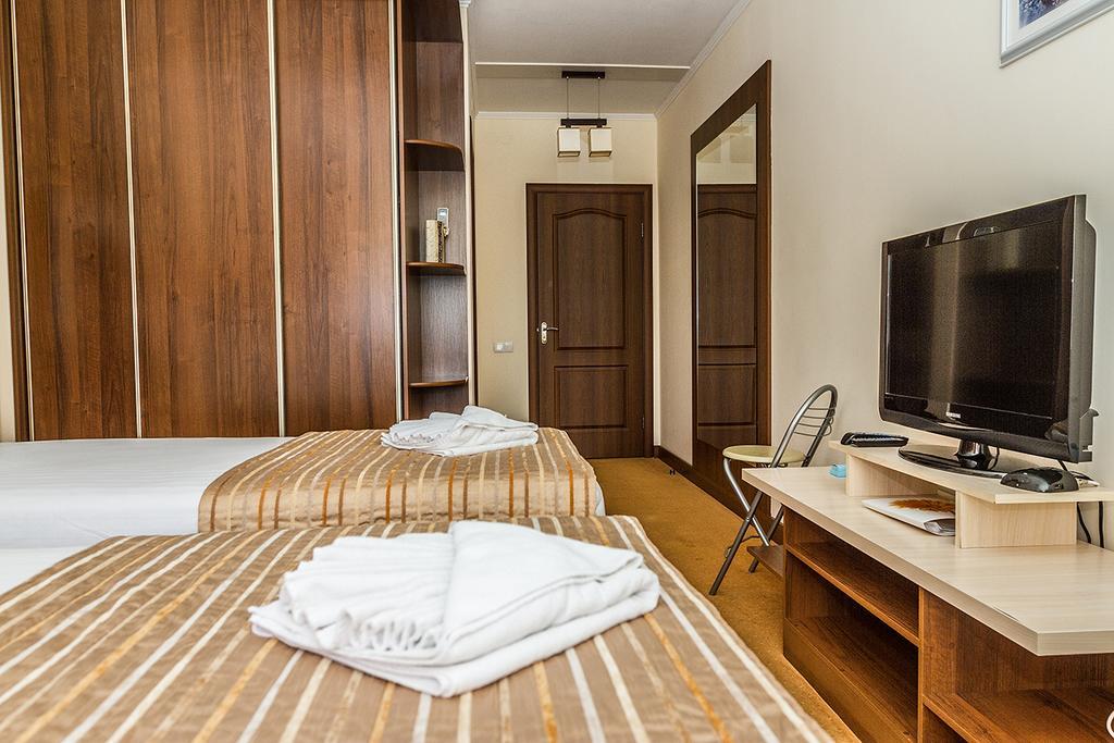 7 Sky Hotel Klinicheskaya Street Kyiv Exterior photo