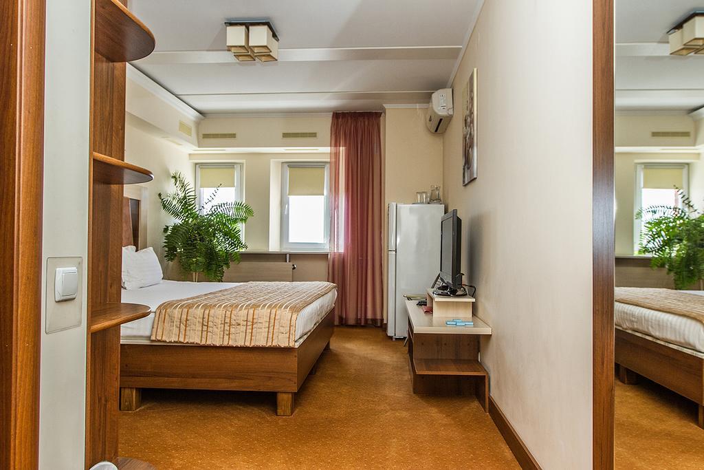 7 Sky Hotel Klinicheskaya Street Kyiv Exterior photo