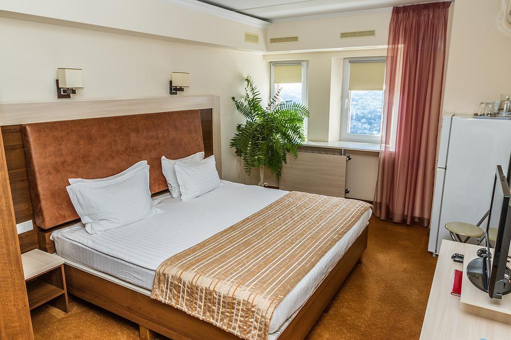 7 Sky Hotel Klinicheskaya Street Kyiv Exterior photo