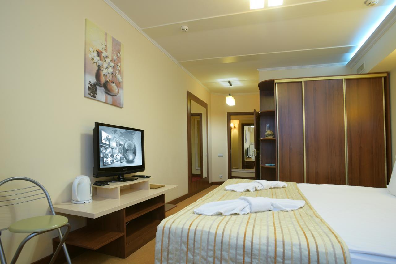 7 Sky Hotel Klinicheskaya Street Kyiv Exterior photo