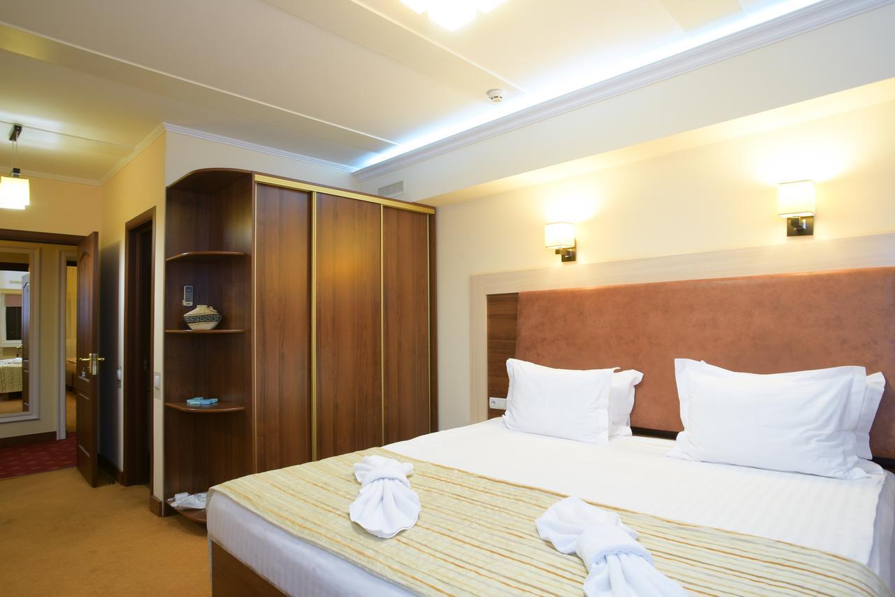 7 Sky Hotel Klinicheskaya Street Kyiv Exterior photo