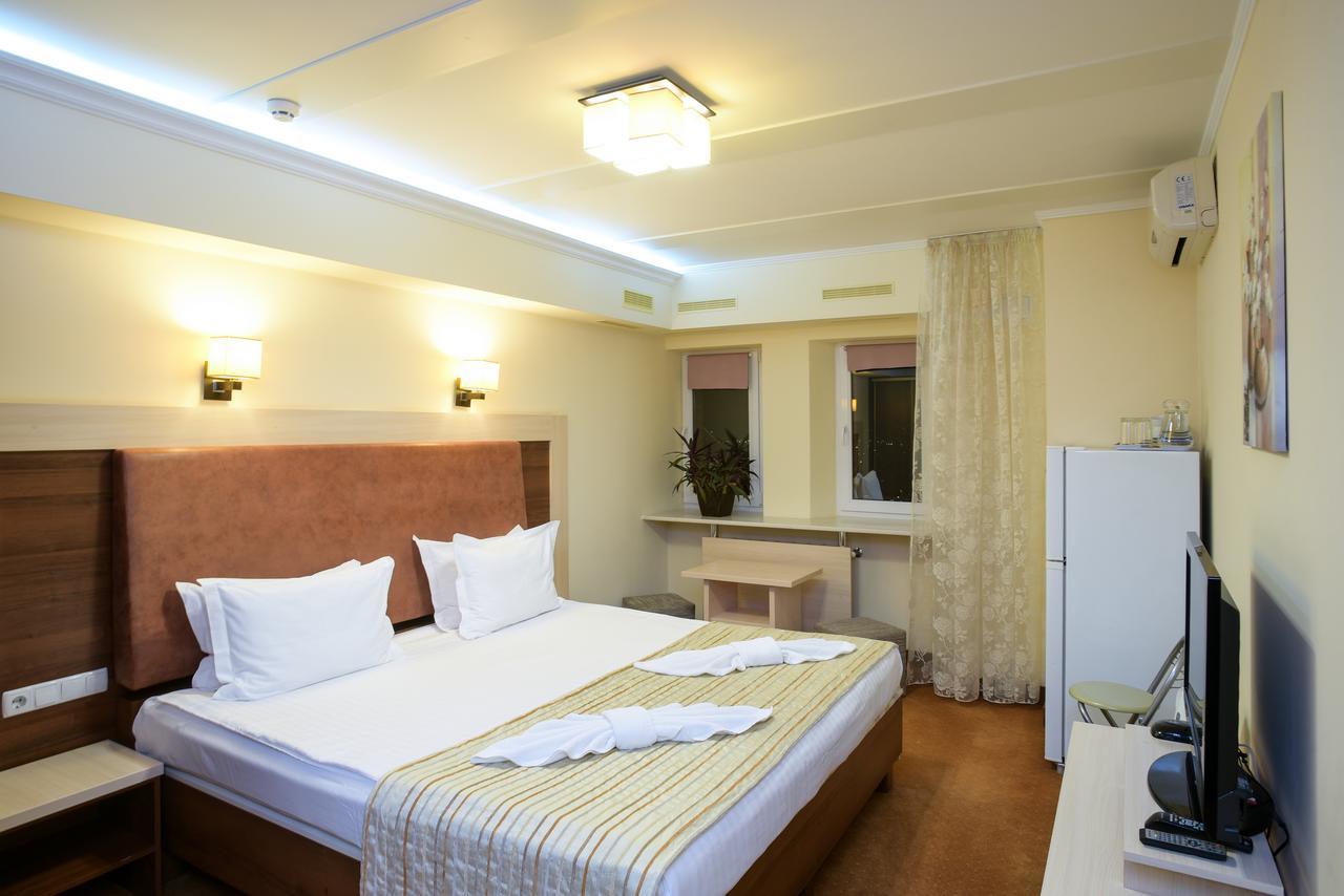7 Sky Hotel Klinicheskaya Street Kyiv Exterior photo