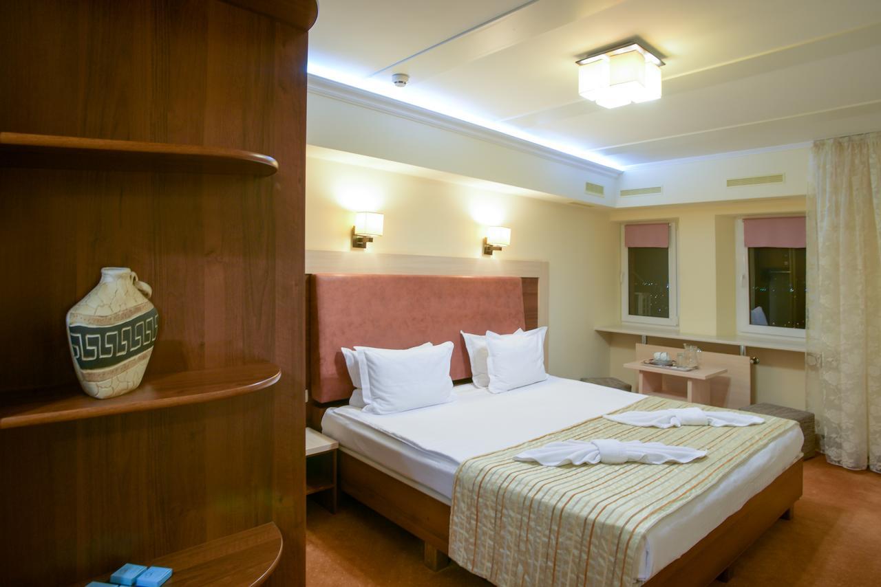 7 Sky Hotel Klinicheskaya Street Kyiv Exterior photo
