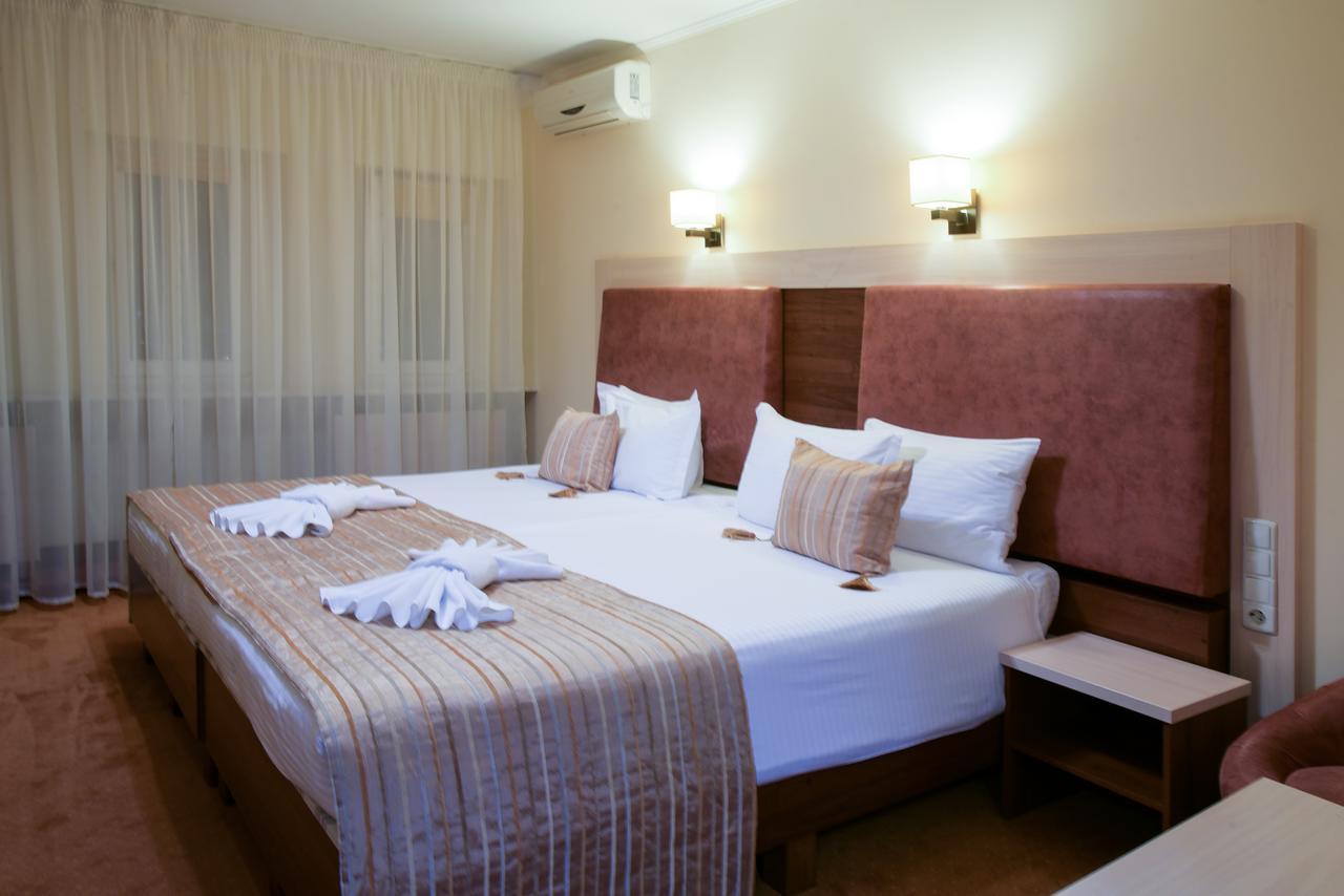 7 Sky Hotel Klinicheskaya Street Kyiv Exterior photo
