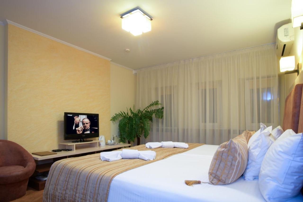 7 Sky Hotel Klinicheskaya Street Kyiv Exterior photo