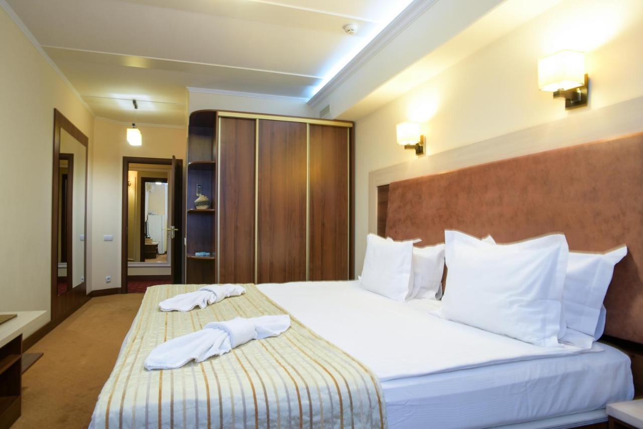 7 Sky Hotel Klinicheskaya Street Kyiv Exterior photo