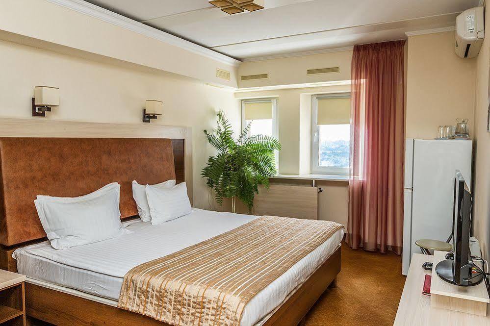 7 Sky Hotel Klinicheskaya Street Kyiv Exterior photo