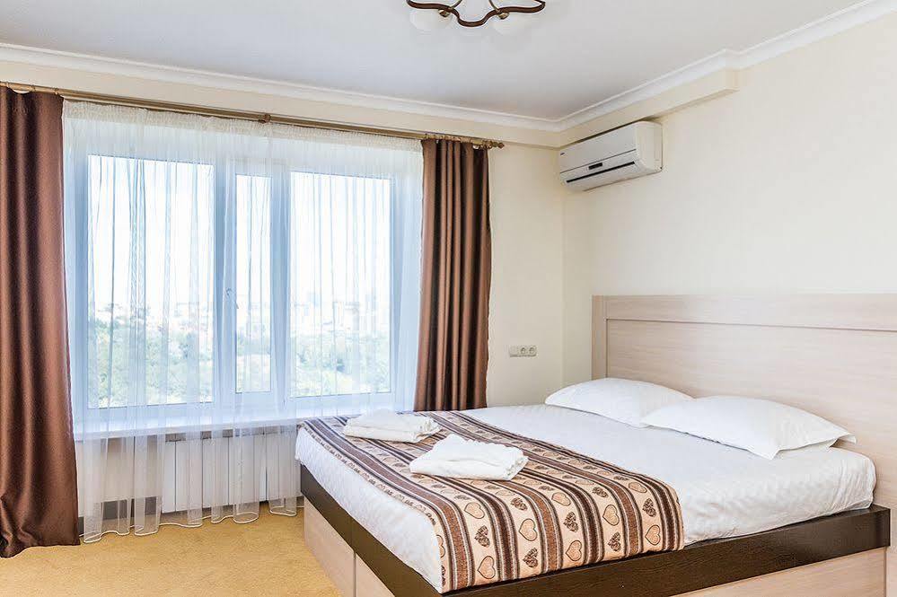 7 Sky Hotel Klinicheskaya Street Kyiv Exterior photo