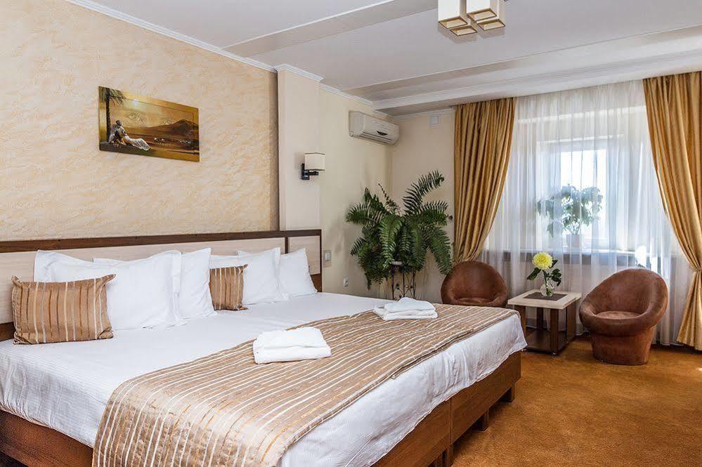 7 Sky Hotel Klinicheskaya Street Kyiv Exterior photo