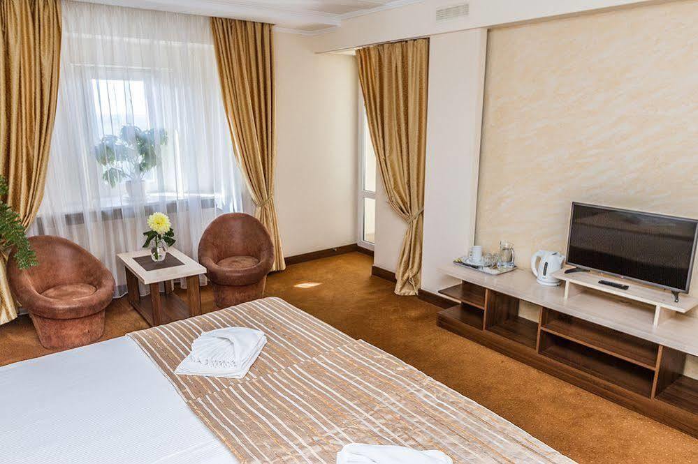 7 Sky Hotel Klinicheskaya Street Kyiv Exterior photo