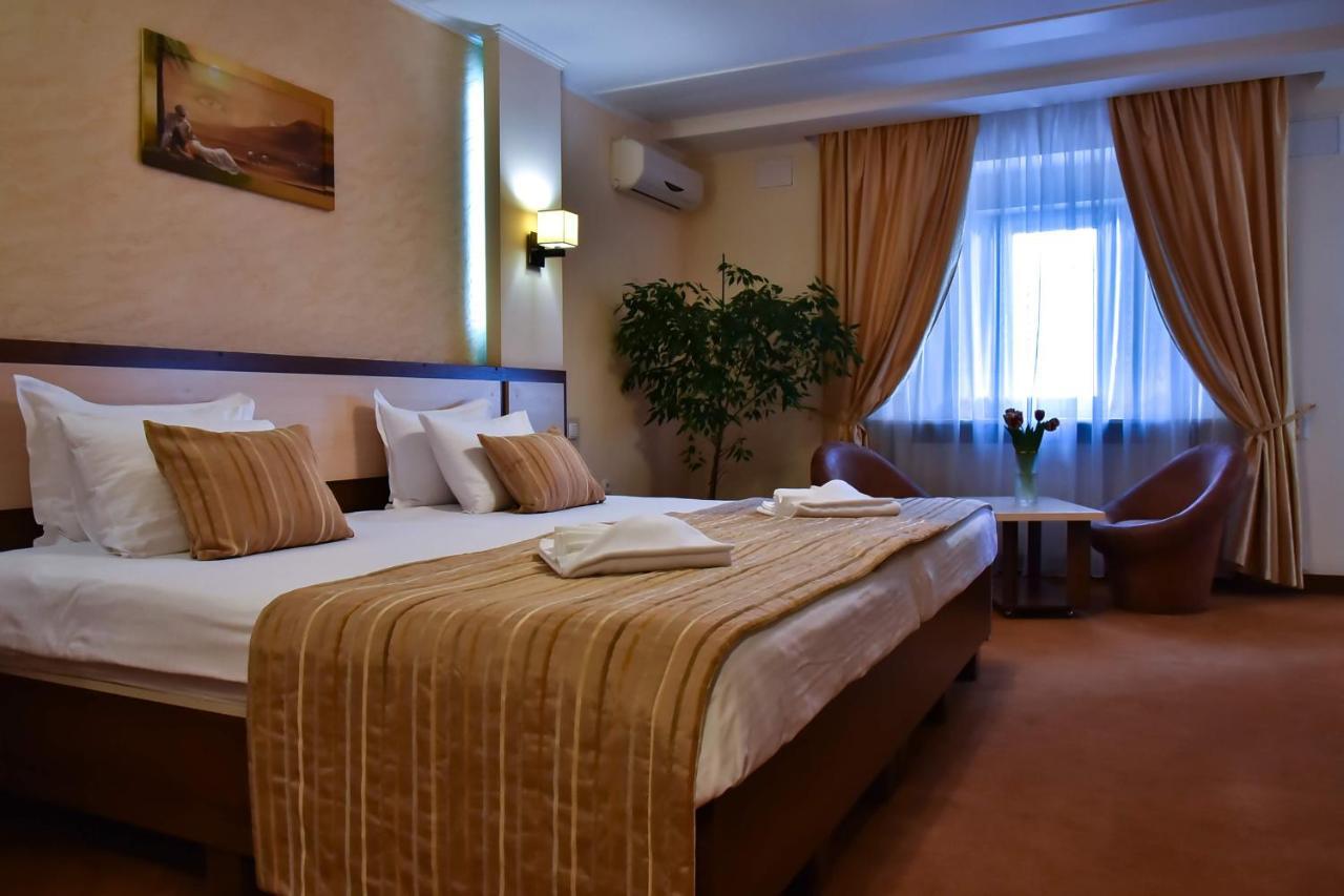7 Sky Hotel Klinicheskaya Street Kyiv Exterior photo