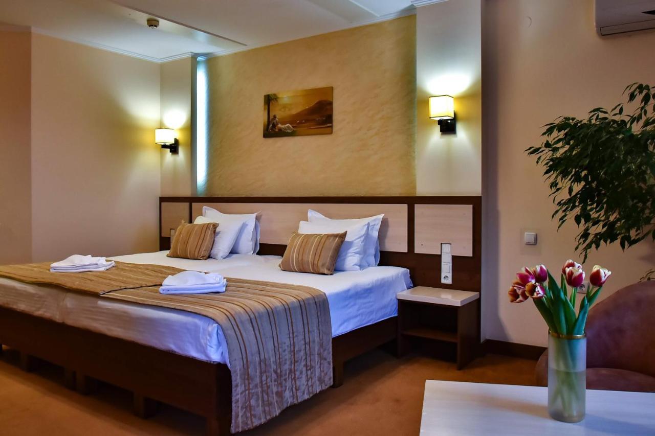 7 Sky Hotel Klinicheskaya Street Kyiv Exterior photo