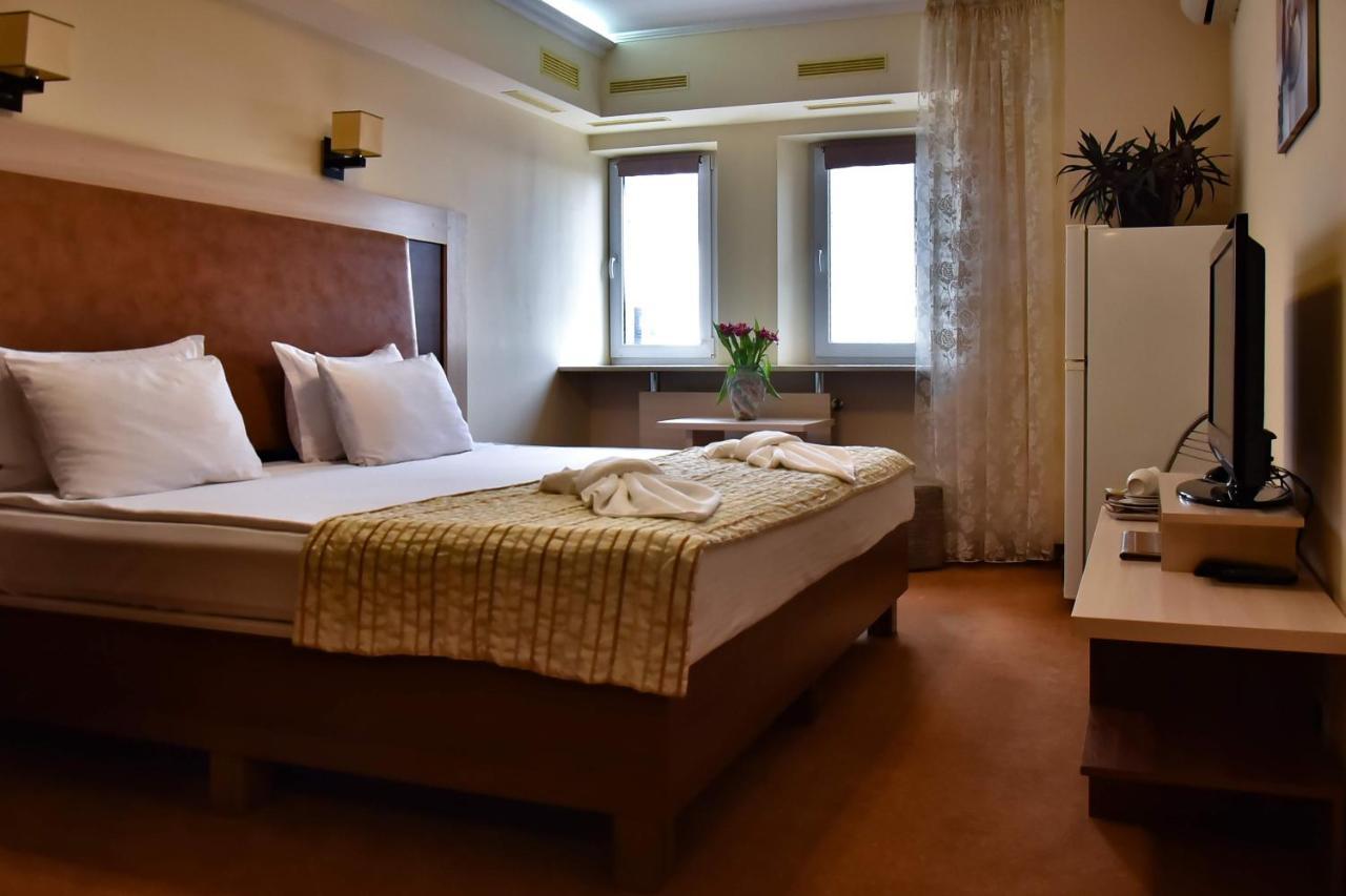 7 Sky Hotel Klinicheskaya Street Kyiv Exterior photo